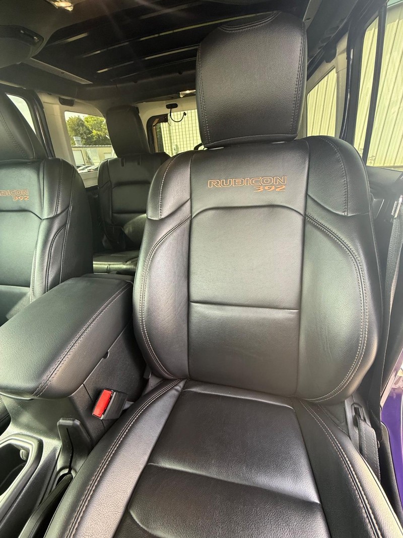 Jeep Wrangler Vehicle Full-screen Gallery Image 16