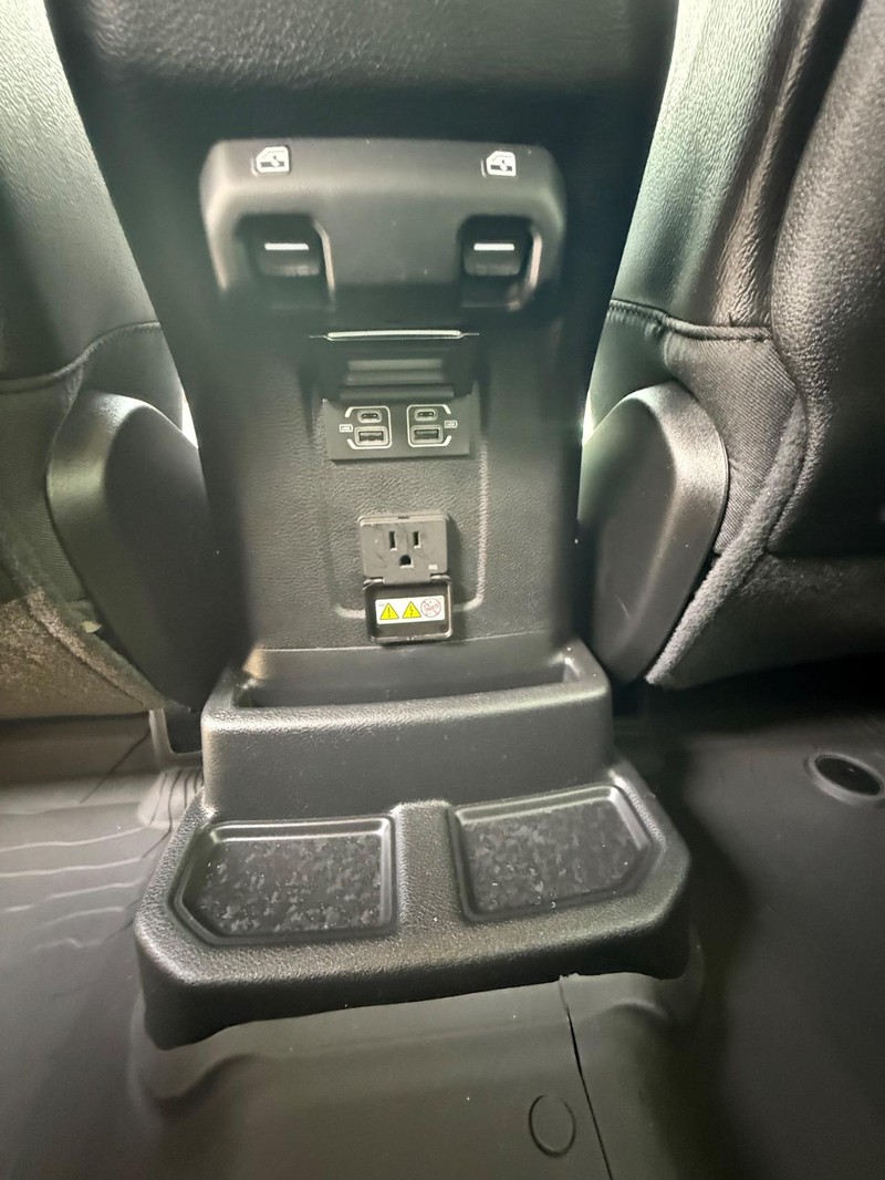 Jeep Wrangler Vehicle Full-screen Gallery Image 18