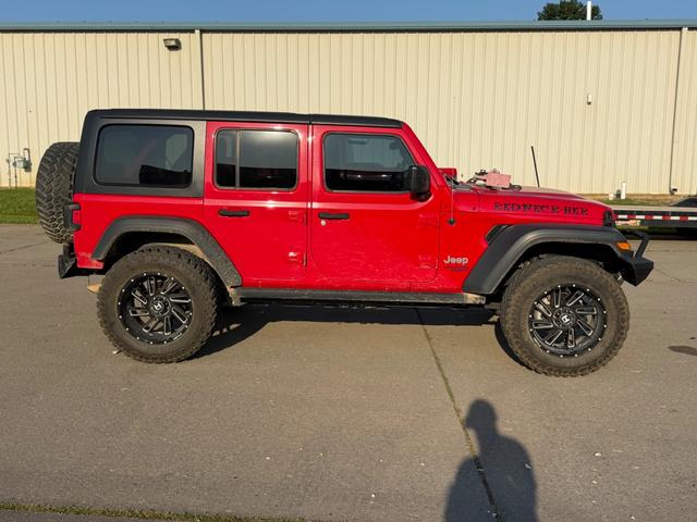 Jeep Wrangler Unlimited Vehicle Full-screen Gallery Image 2