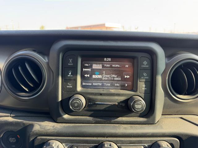 Jeep Wrangler Unlimited Vehicle Full-screen Gallery Image 12