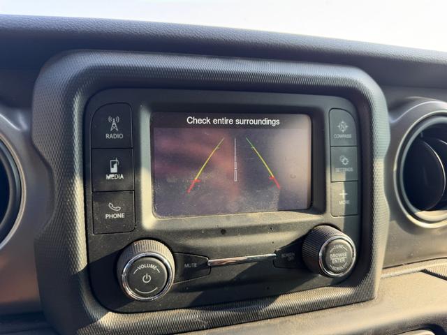 Jeep Wrangler Unlimited Vehicle Full-screen Gallery Image 19