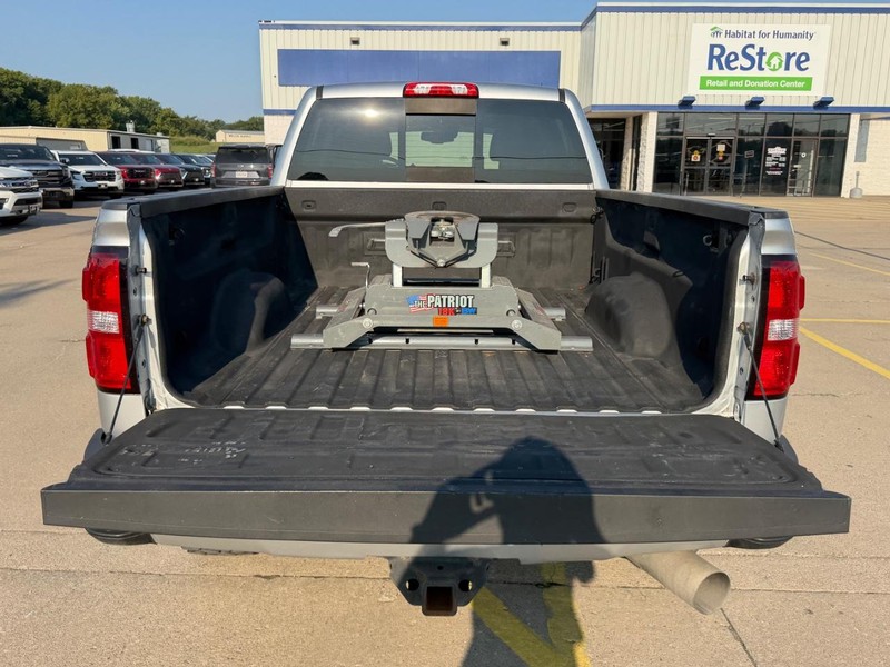GMC Sierra 2500HD Vehicle Full-screen Gallery Image 5