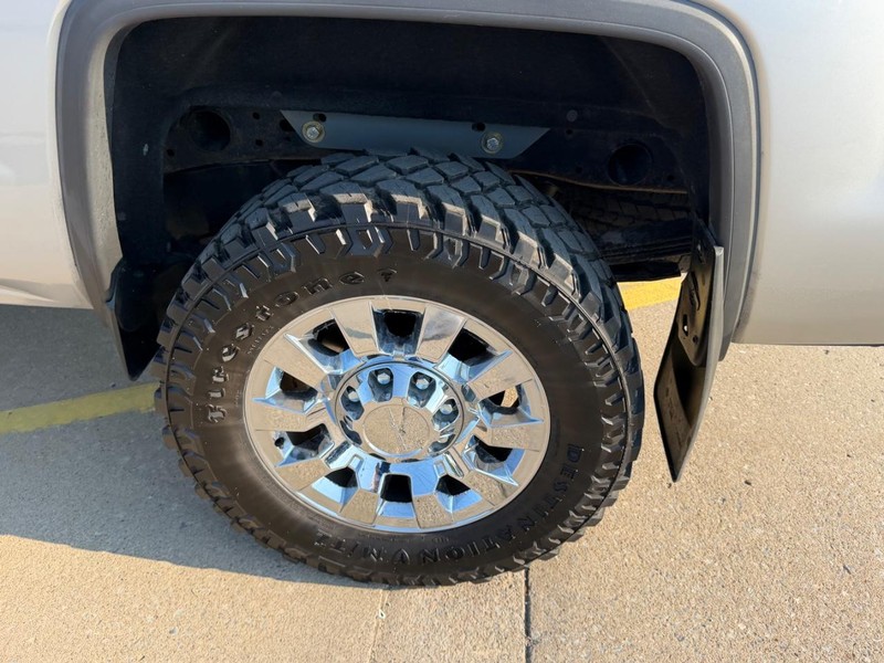 GMC Sierra 2500HD Vehicle Full-screen Gallery Image 6
