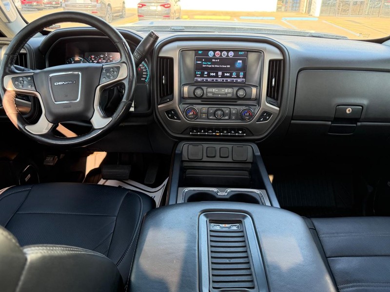 GMC Sierra 2500HD Vehicle Full-screen Gallery Image 9