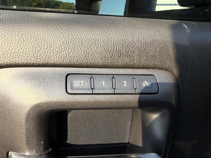 GMC Sierra 2500HD Vehicle Full-screen Gallery Image 17