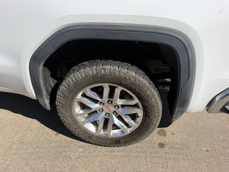 GMC Sierra 1500 Vehicle Full-screen Gallery Image 6