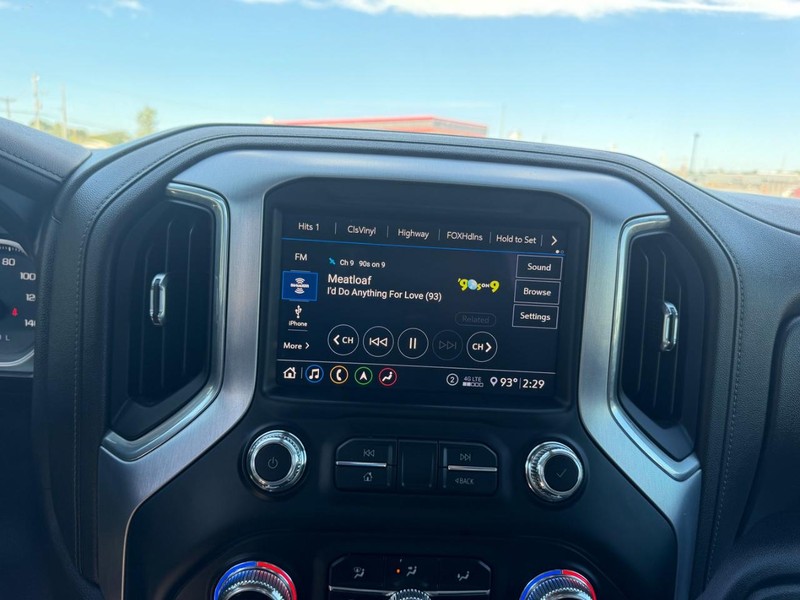 GMC Sierra 1500 Vehicle Full-screen Gallery Image 12