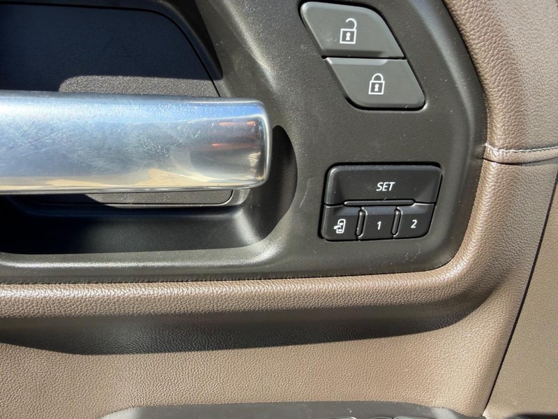 GMC Sierra 1500 Vehicle Full-screen Gallery Image 16