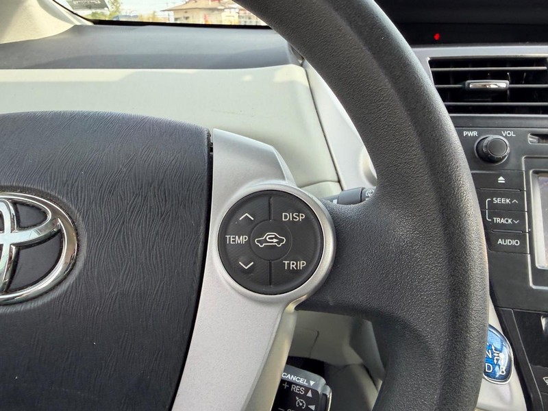 Toyota Prius V Vehicle Full-screen Gallery Image 11