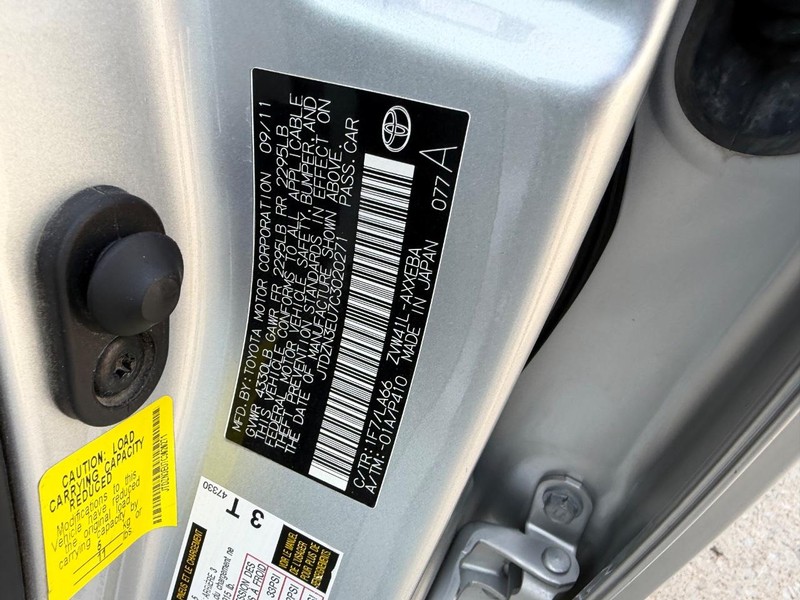 Toyota Prius V Vehicle Full-screen Gallery Image 20