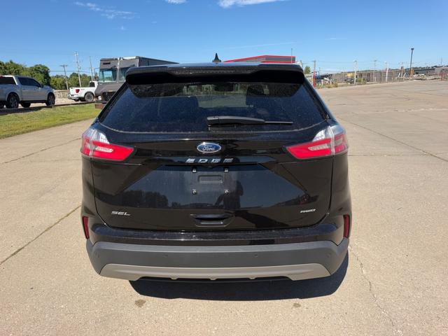 Ford Edge Vehicle Full-screen Gallery Image 4