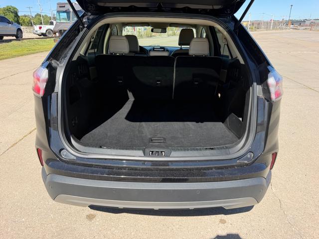 Ford Edge Vehicle Full-screen Gallery Image 5