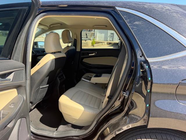 Ford Edge Vehicle Full-screen Gallery Image 7