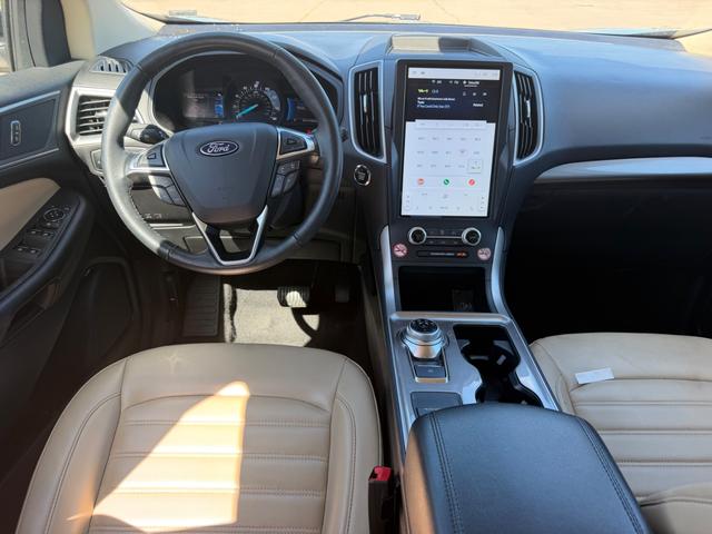 Ford Edge Vehicle Full-screen Gallery Image 8