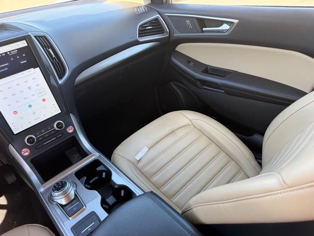 Ford Edge Vehicle Full-screen Gallery Image 15