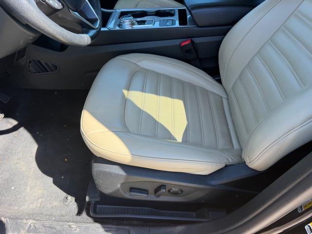 Ford Edge Vehicle Full-screen Gallery Image 17