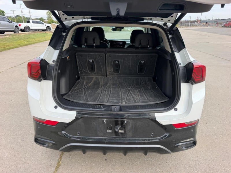 Buick Encore GX Vehicle Full-screen Gallery Image 05