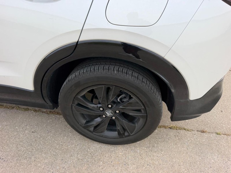 Buick Encore GX Vehicle Full-screen Gallery Image 07