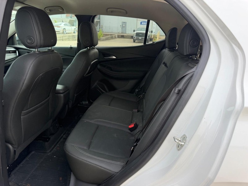 Buick Encore GX Vehicle Full-screen Gallery Image 08
