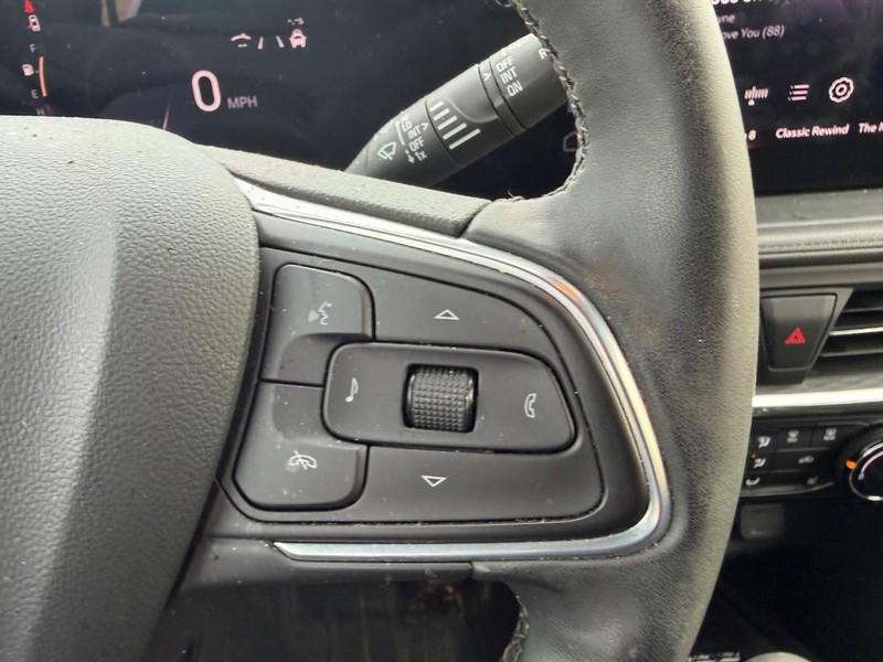 Buick Encore GX Vehicle Full-screen Gallery Image 12