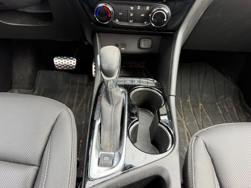 Buick Encore GX Vehicle Full-screen Gallery Image 15