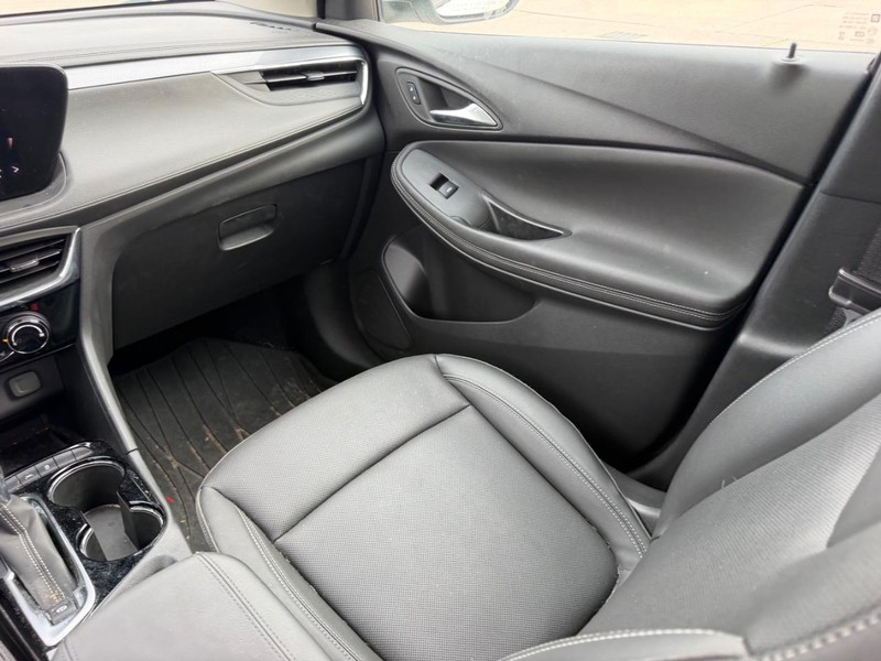 Buick Encore GX Vehicle Full-screen Gallery Image 16