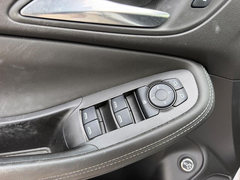 Buick Encore GX Vehicle Full-screen Gallery Image 17