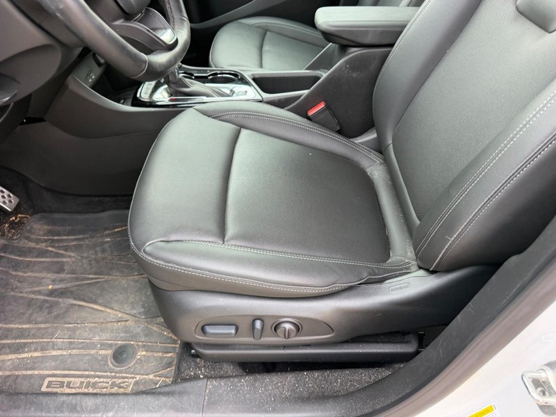 Buick Encore GX Vehicle Full-screen Gallery Image 18