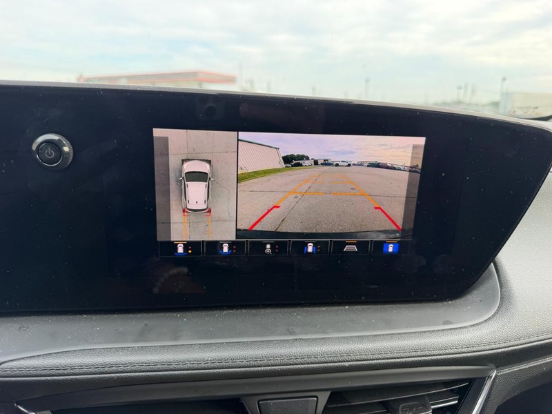 Buick Encore GX Vehicle Full-screen Gallery Image 20