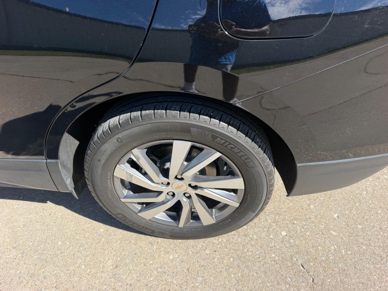Chevrolet Equinox Vehicle Full-screen Gallery Image 07