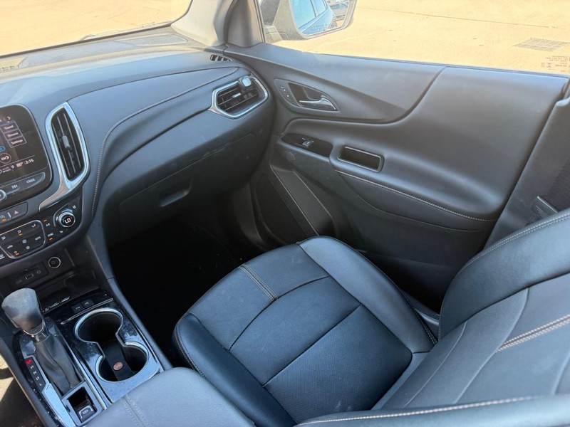 Chevrolet Equinox Vehicle Full-screen Gallery Image 17