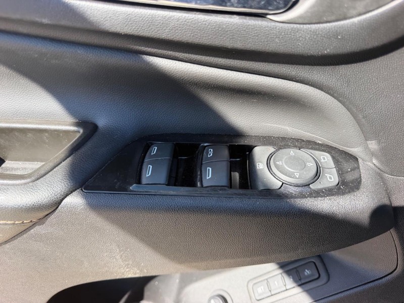 Chevrolet Equinox Vehicle Full-screen Gallery Image 18