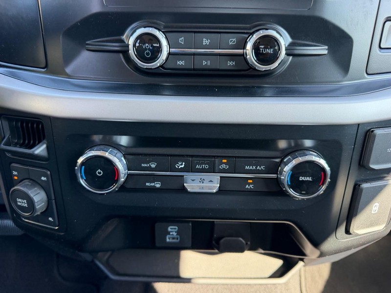 Ford F-150 Vehicle Full-screen Gallery Image 13
