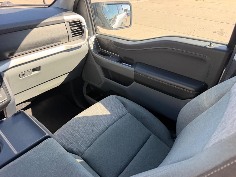 Ford F-150 Vehicle Full-screen Gallery Image 14