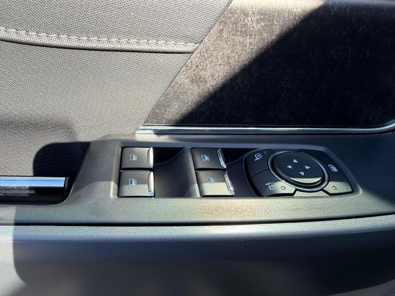 Ford F-150 Vehicle Full-screen Gallery Image 15