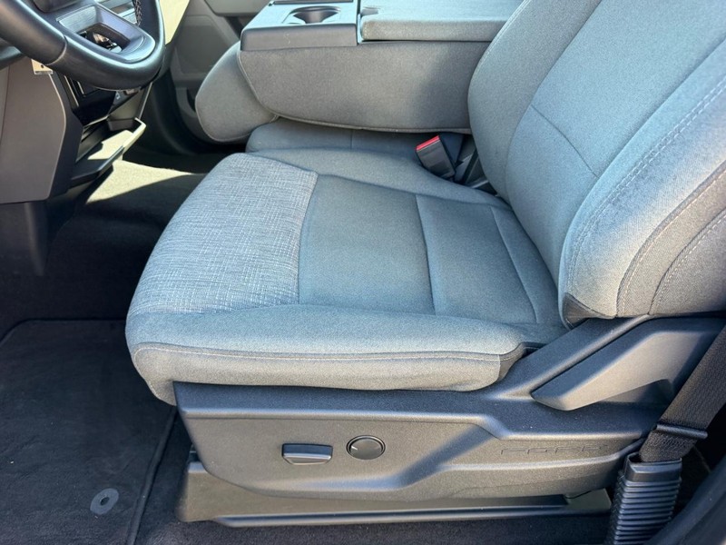 Ford F-150 Vehicle Full-screen Gallery Image 16