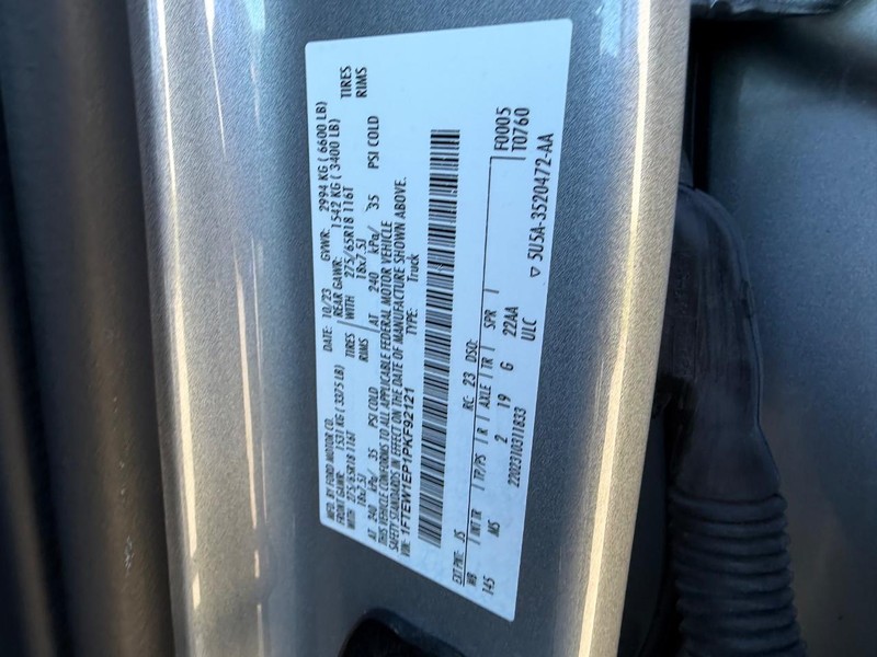 Ford F-150 Vehicle Full-screen Gallery Image 19