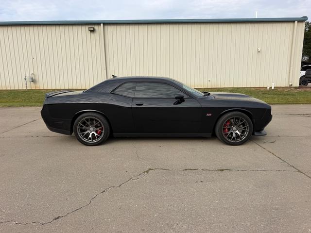 Dodge Challenger Vehicle Full-screen Gallery Image 2