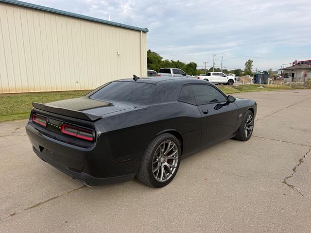 Dodge Challenger Vehicle Full-screen Gallery Image 3