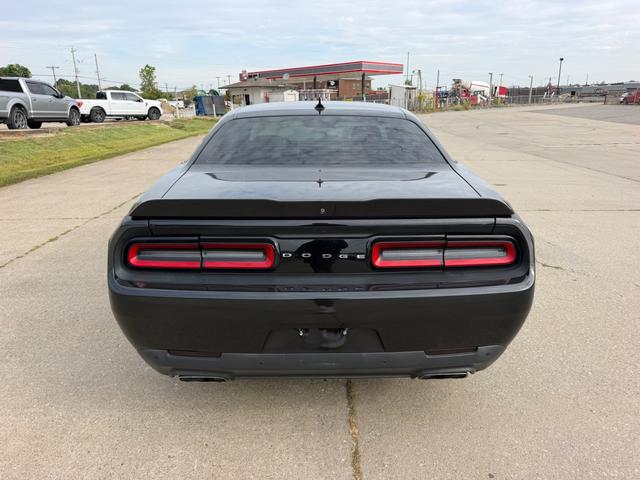 Dodge Challenger Vehicle Full-screen Gallery Image 4