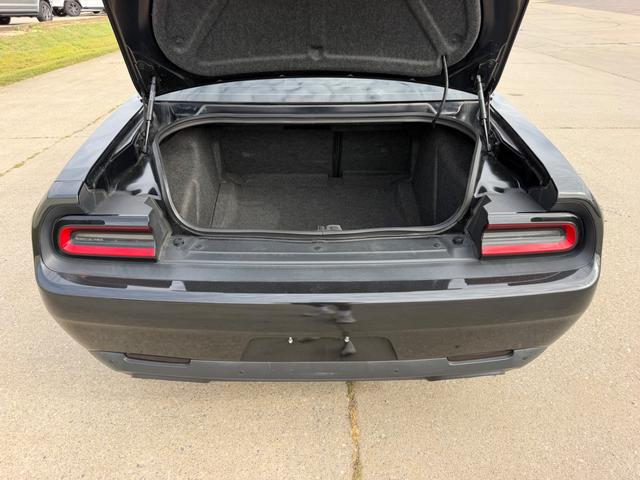 Dodge Challenger Vehicle Full-screen Gallery Image 5