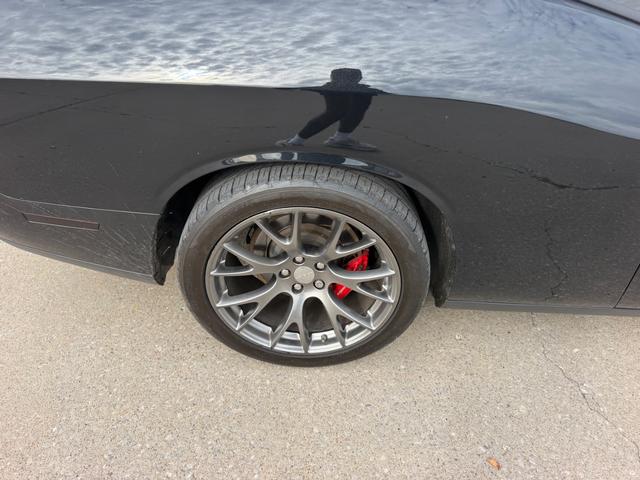 Dodge Challenger Vehicle Full-screen Gallery Image 6
