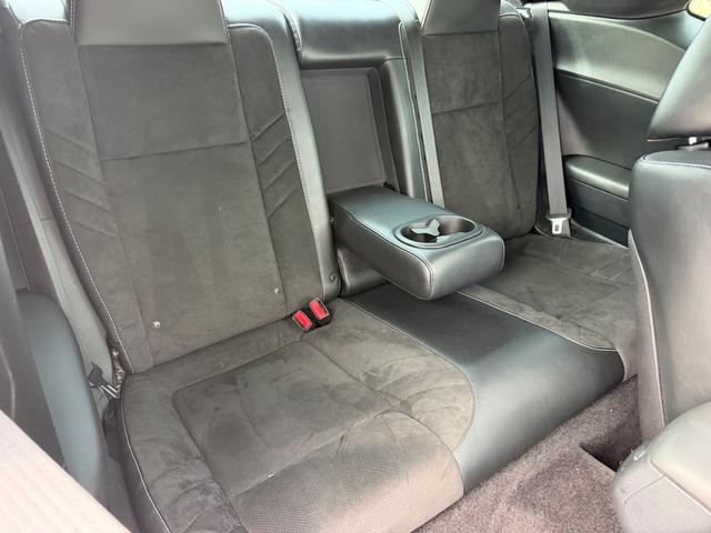 Dodge Challenger Vehicle Full-screen Gallery Image 7