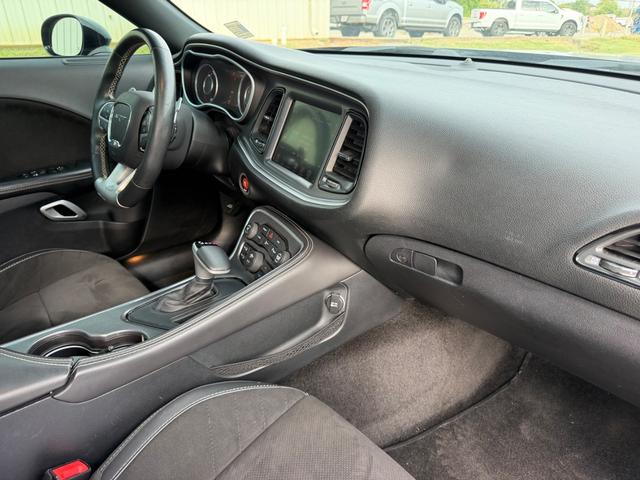 Dodge Challenger Vehicle Full-screen Gallery Image 8