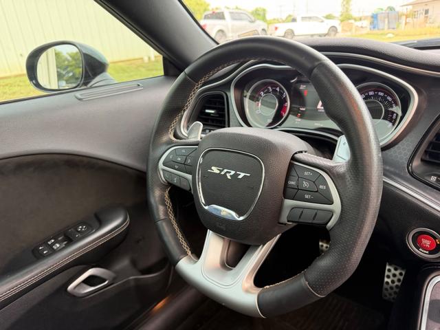 Dodge Challenger Vehicle Full-screen Gallery Image 9