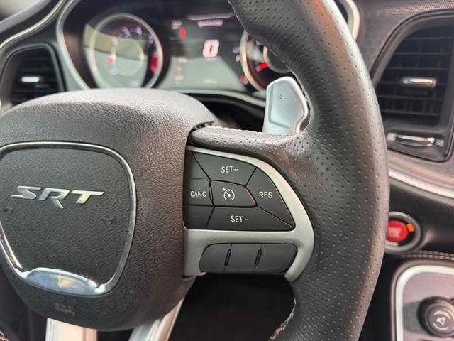 Dodge Challenger Vehicle Full-screen Gallery Image 11