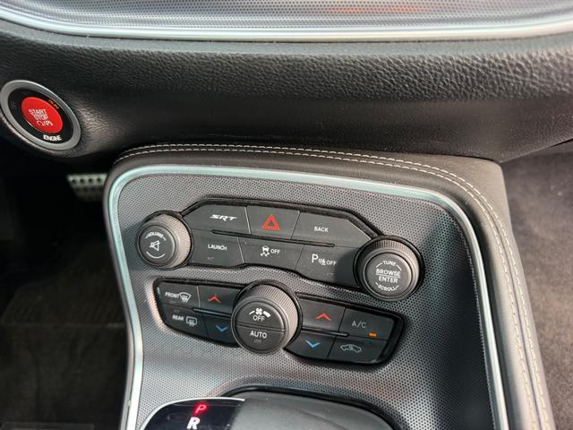 Dodge Challenger Vehicle Full-screen Gallery Image 13