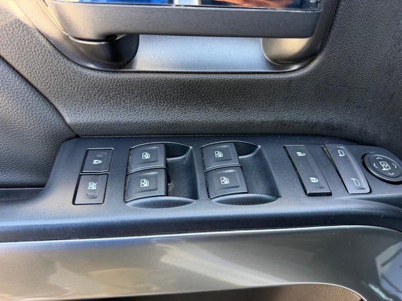 Chevrolet Silverado 1500 Vehicle Full-screen Gallery Image 15