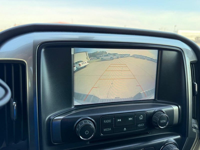 Chevrolet Silverado 1500 Vehicle Full-screen Gallery Image 18