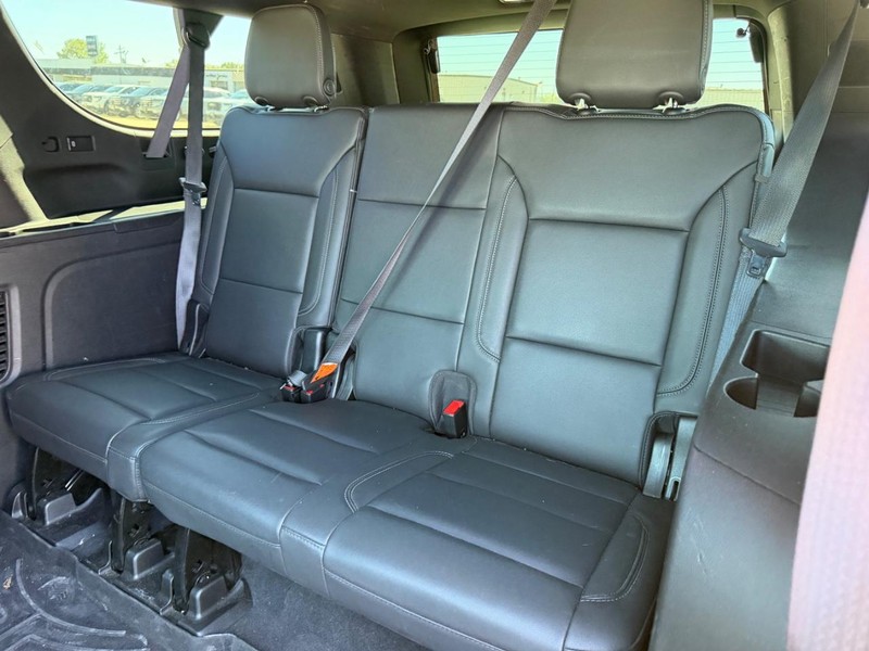 Chevrolet Suburban Vehicle Full-screen Gallery Image 08